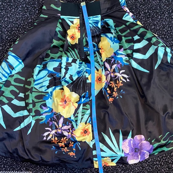 TOV Belted skirt - Picture 6 of 9